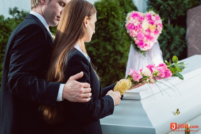 Mơ thấy mẹ chết sống lại mang tới con số đề lộc lá 